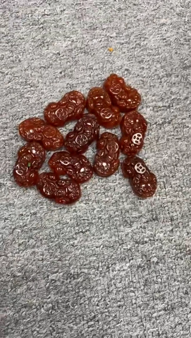 玛瑙/玉髓车挂未镶嵌貔貅挂件卡38*11*18多样性发货其一