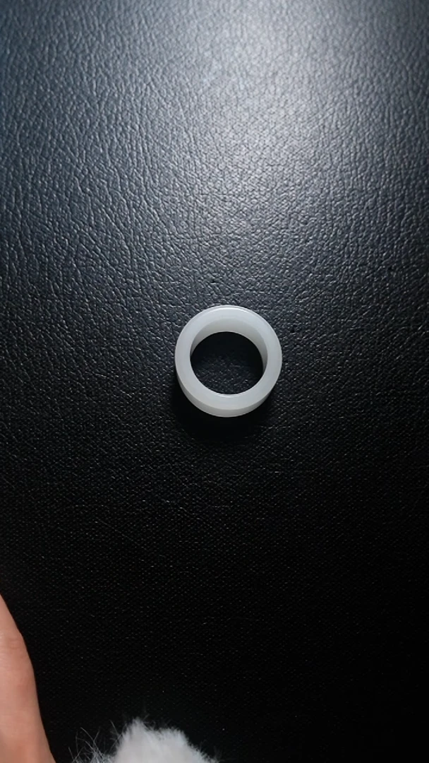 颈饰未镶嵌和田玉扳指