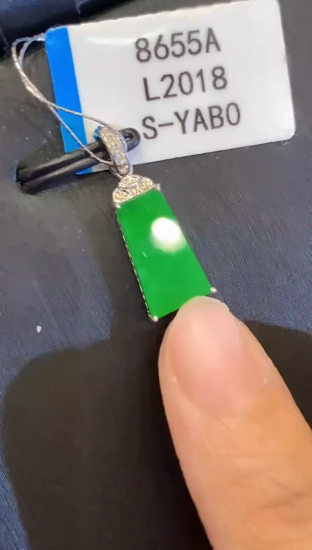 吊坠(不含链)18K金镶嵌翡翠L2018多样性发其一