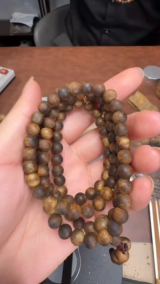 沉香手串海南绿奇楠0.7的20克+