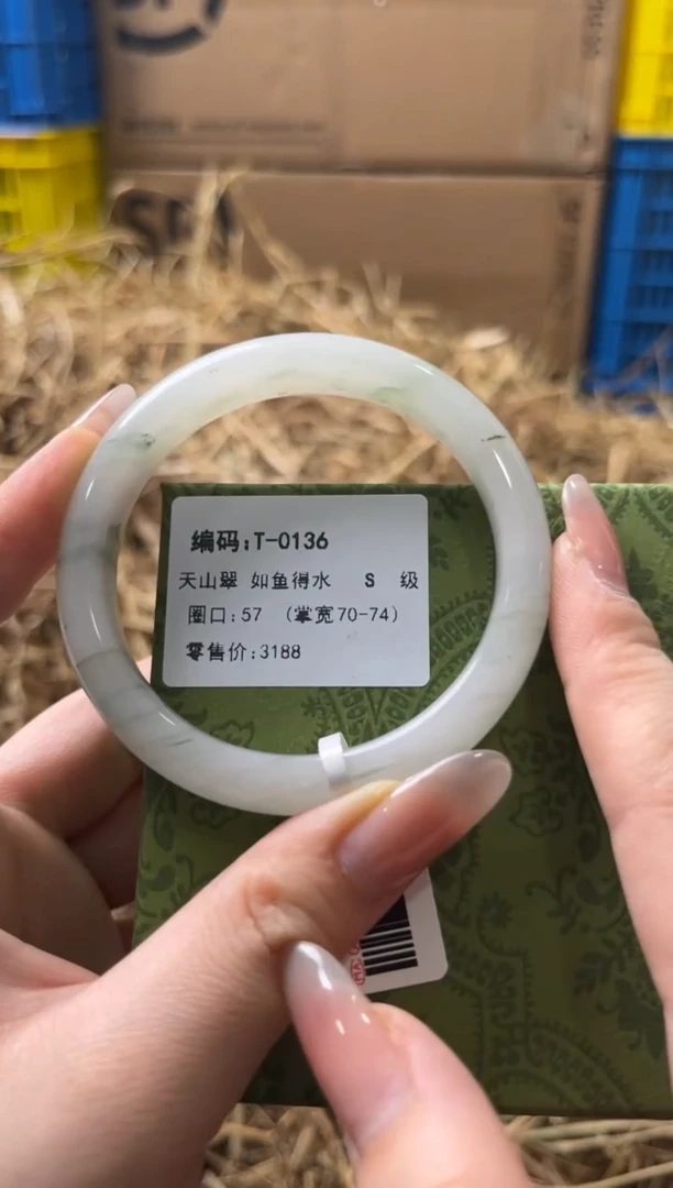 未镶嵌手镯石英质玉T-0136