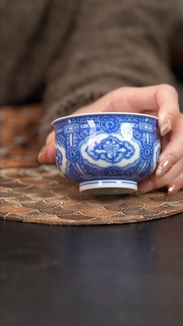 【闪购商品】杯看山柴窑青花图案