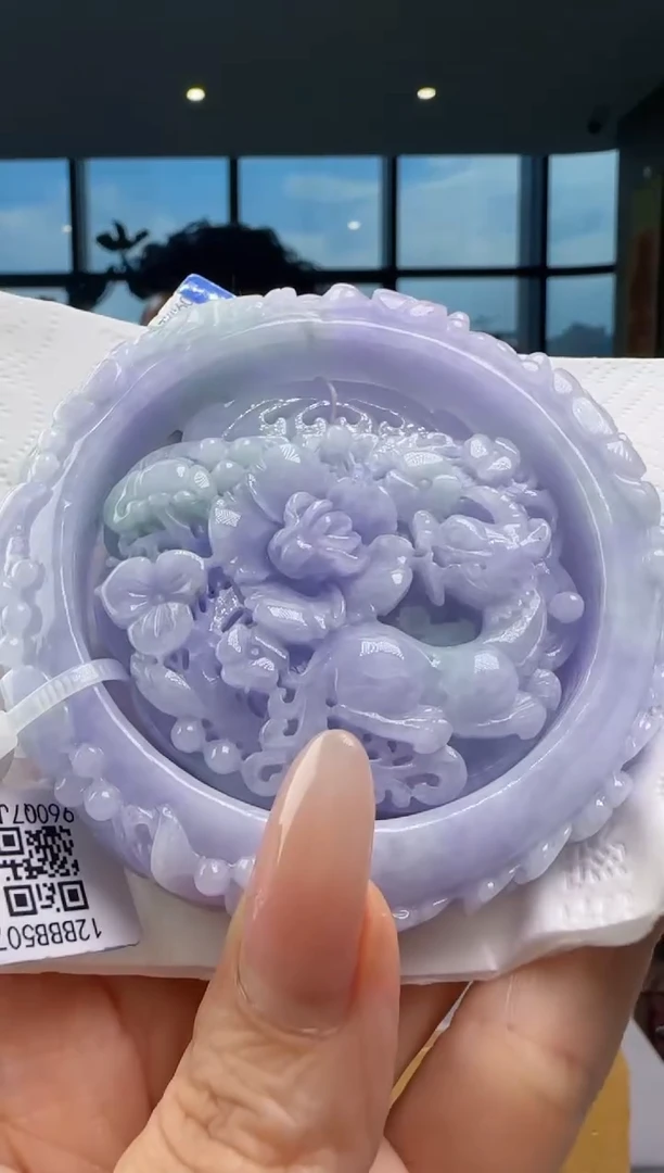 翡翠未镶嵌颈饰配底座YJ@@960Q7J04452