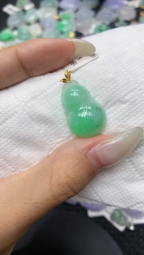 颈饰18K金镶嵌翡翠11111111111