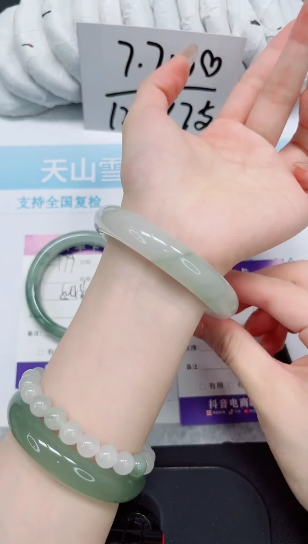 石英质玉手镯未镶嵌180-58