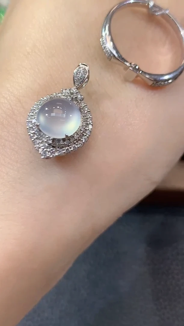 18K金镶嵌戒指翡翠C17