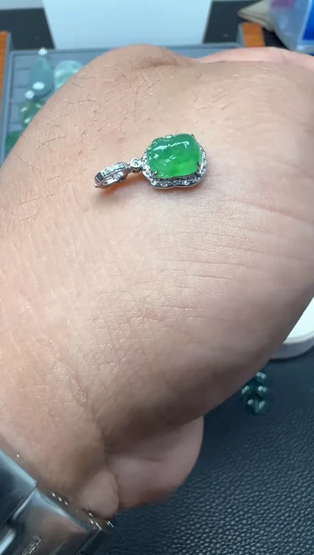 颈饰18K金镶嵌翡翠?****～53号链接  貔貅小滴溜