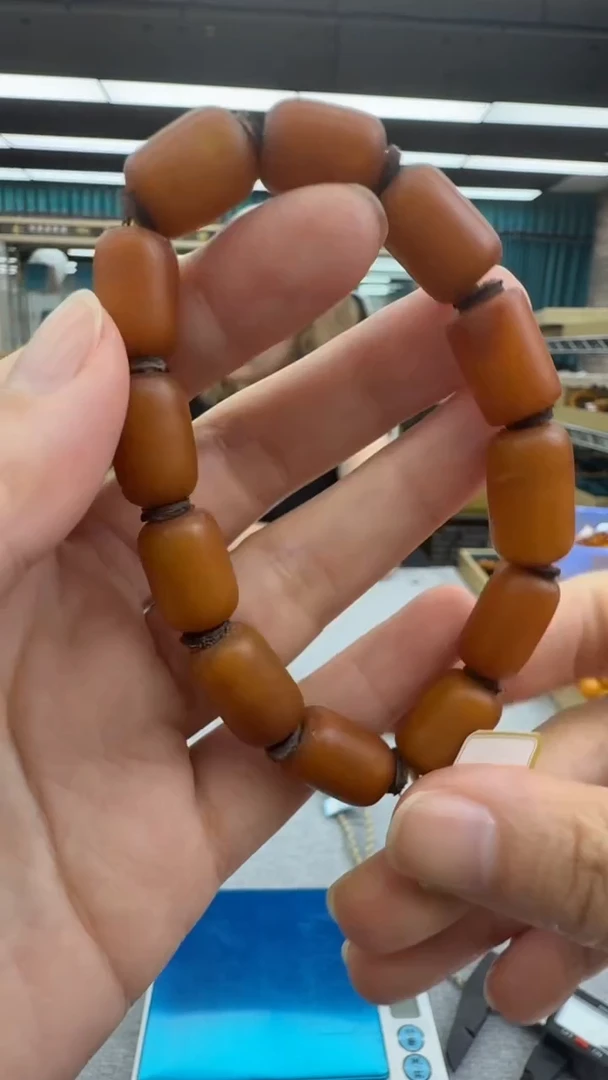 未镶嵌琥珀手链240秒拍号 假一罚三