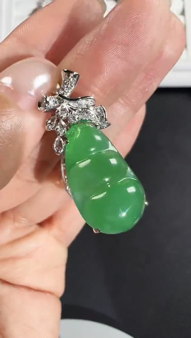 颈饰18K金镶嵌翡翠KLHL1219-024