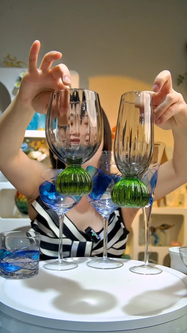 高脚款水晶玻璃1高1矮绿色底座宽棱杯子