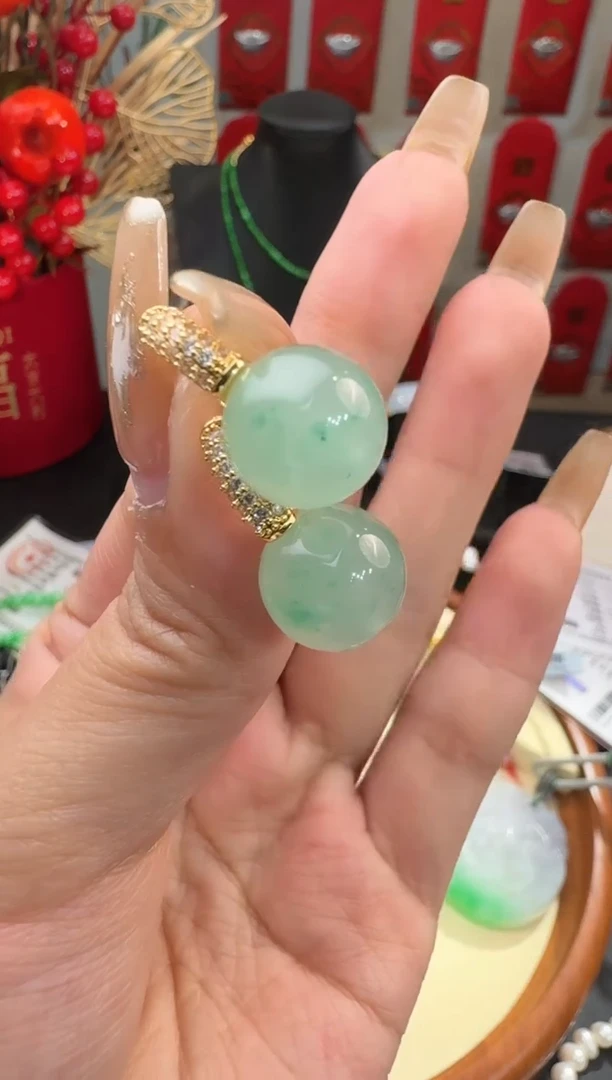 【闪购商品】石英质玉耳钉未镶嵌耳饰