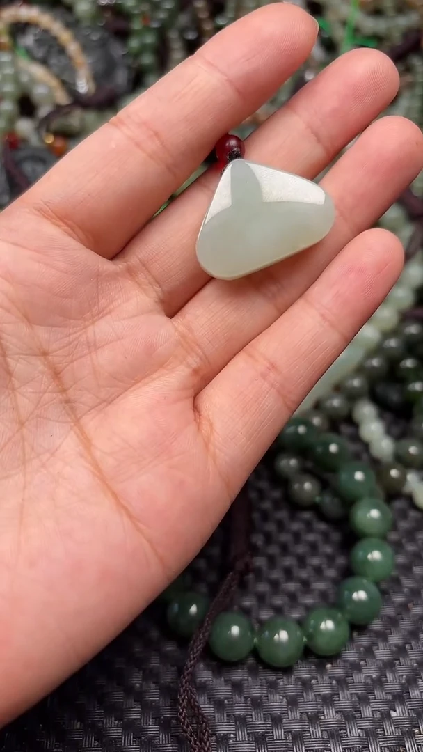 和田玉未镶嵌颈饰1