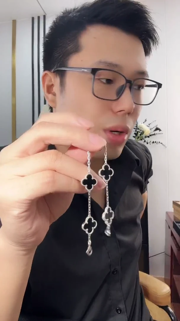 18K金镶嵌手链玛瑙/玉髓黑色k白，五花手链