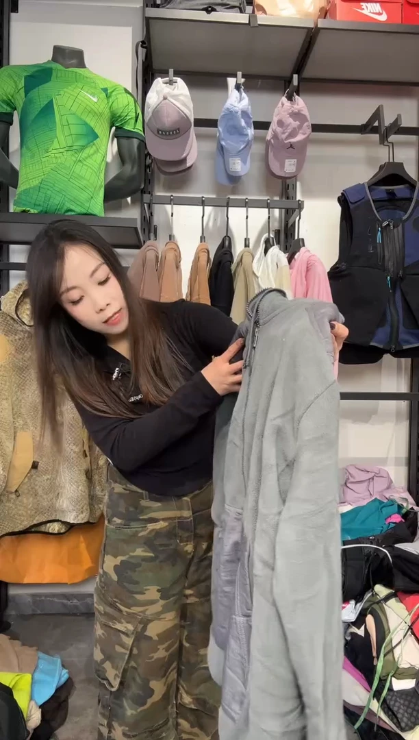 1278 编码 瑕疵款直播间过款为准 尺码   身高  180