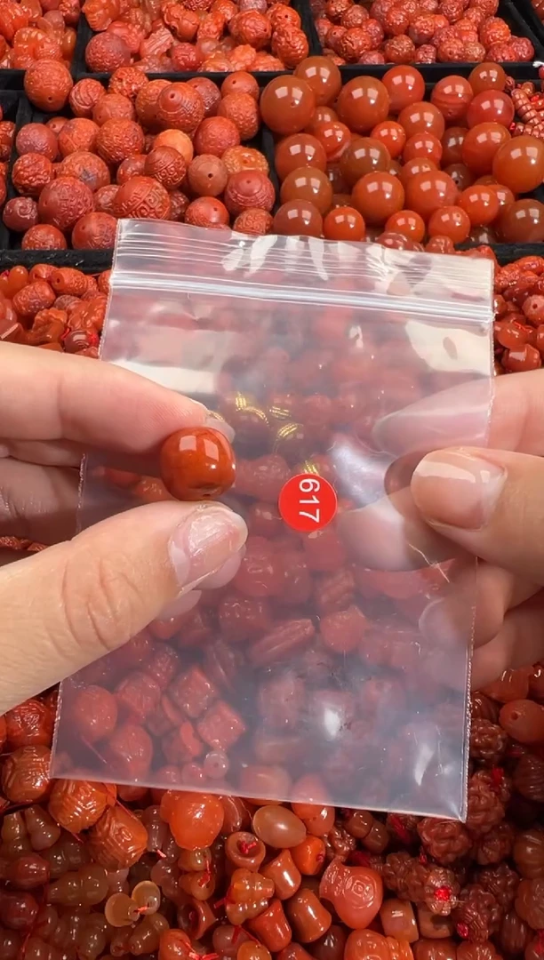 南红玛瑙未镶嵌颈饰1