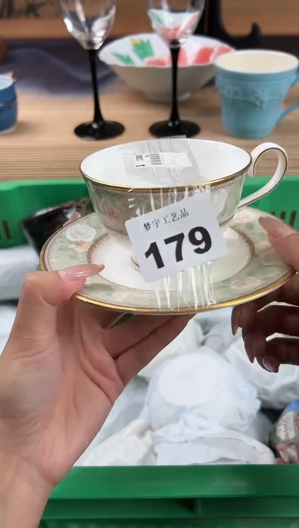 瓷片奔*瓷片        179