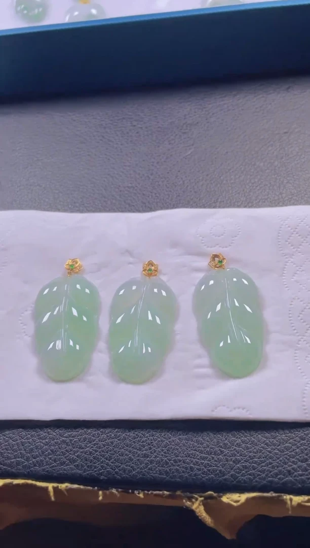 翡翠18K金镶嵌颈饰翡翠叶子 多样性发1