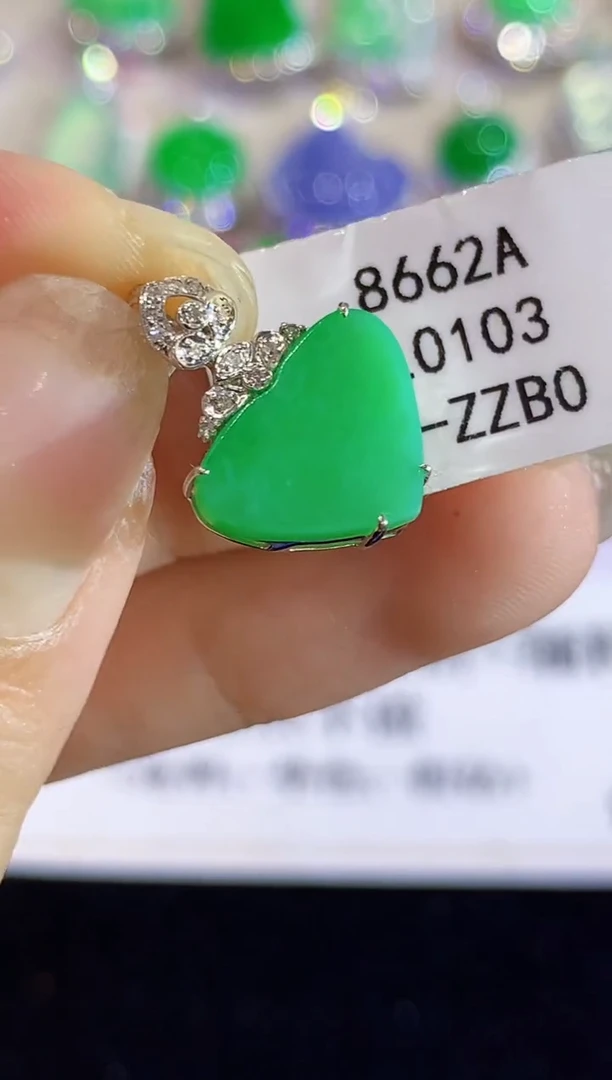 吊坠(不含链)18K金镶嵌翡翠L0103多样性发其一