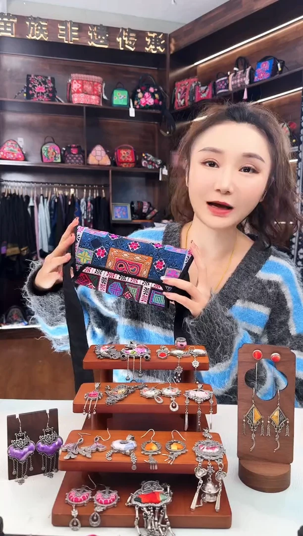 【闪购商品】织绣L31蚩梦苗族古绣