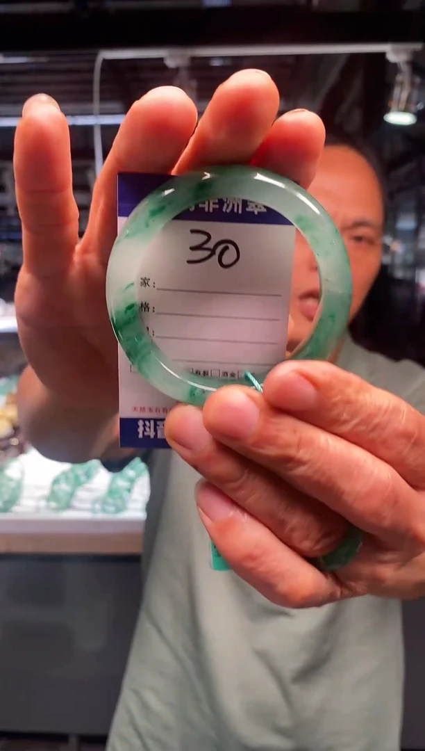 未镶嵌手镯石英质玉（非洲翠）56+