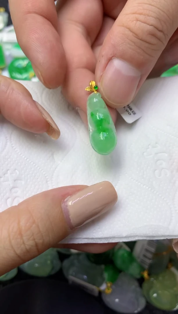 颈饰18K金镶嵌翡翠天然缅甸翡翠A货