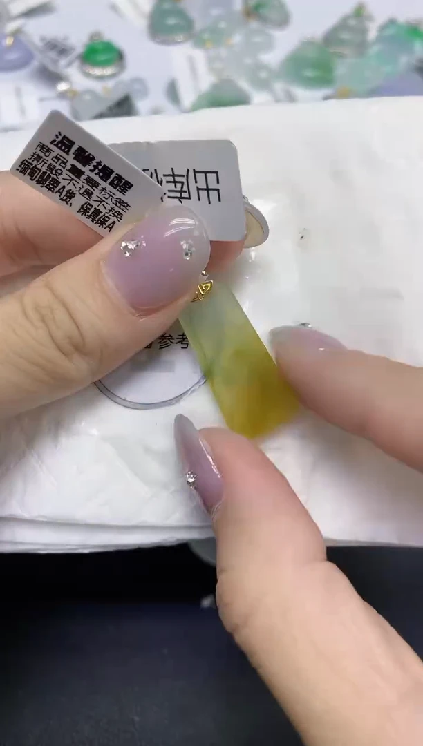 颈饰18K金镶嵌翡翠天然缅甸翡翠A货百元以上9元证书费自理