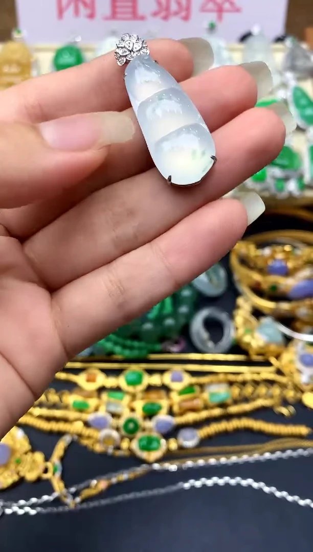 颈饰18K金镶嵌翡翠566 -中国好珍宝
