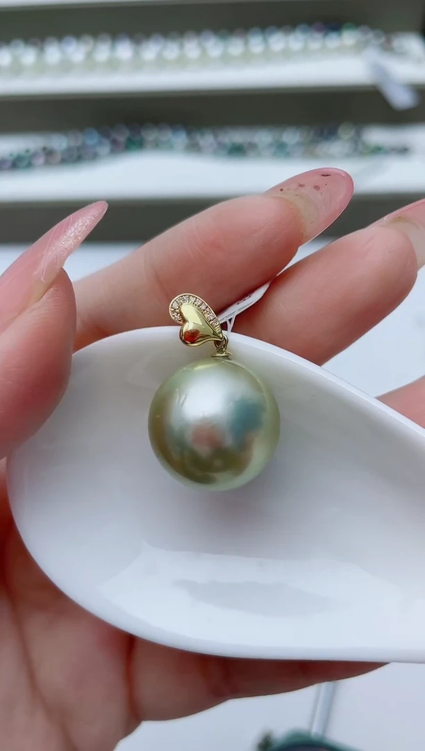 颈饰18K金镶嵌海水珍珠A33