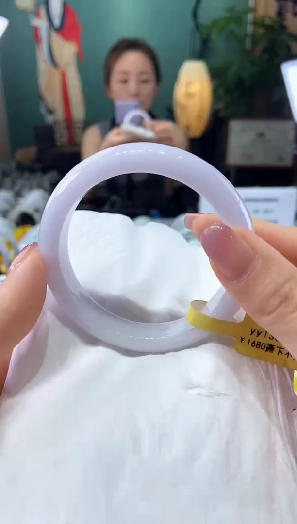 翡翠手镯未镶嵌56.1圈口t