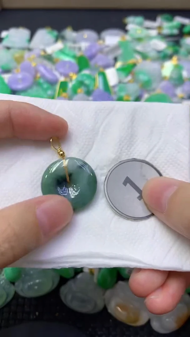 颈饰未镶嵌翡翠天然缅甸翡翠A货