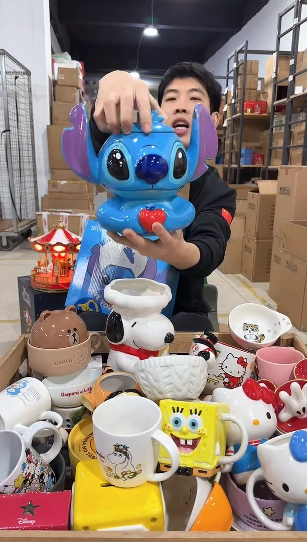 瓷片原盒史迪仔抱爱心收纳罐