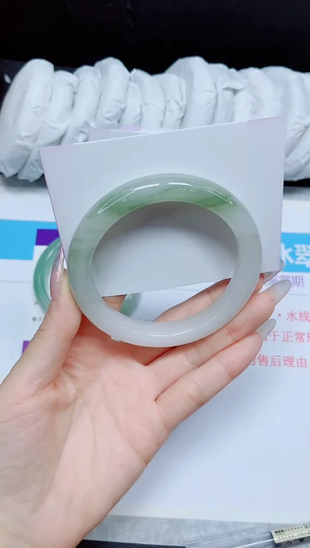 石英质玉手镯未镶嵌90.