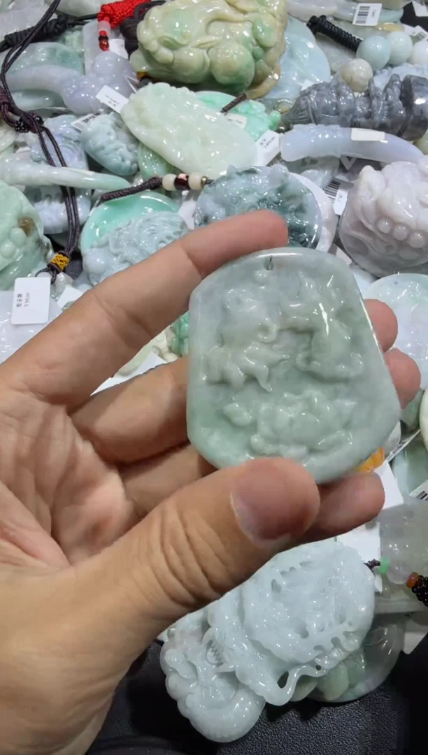 【闪购商品】翡翠颈饰未镶嵌00012310