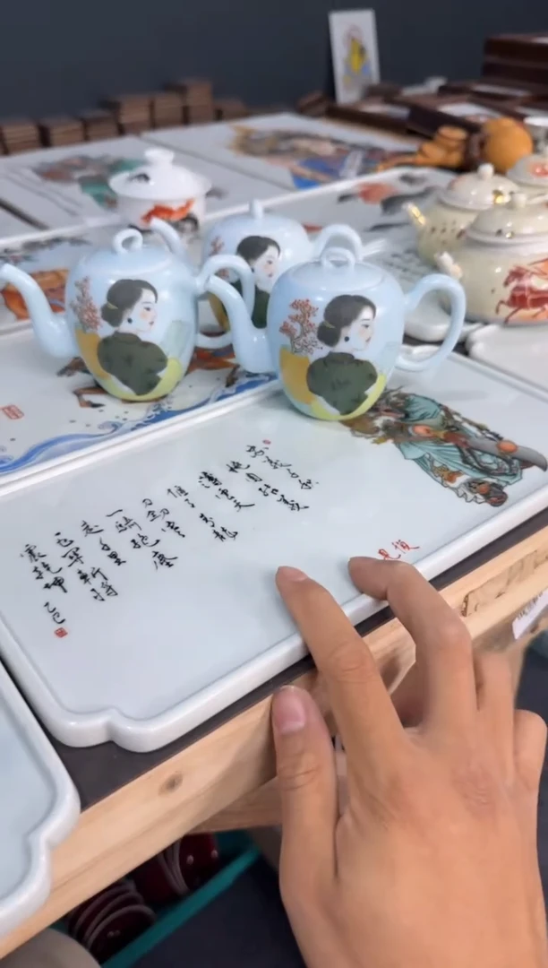 以笔为心，以瓷为纸。