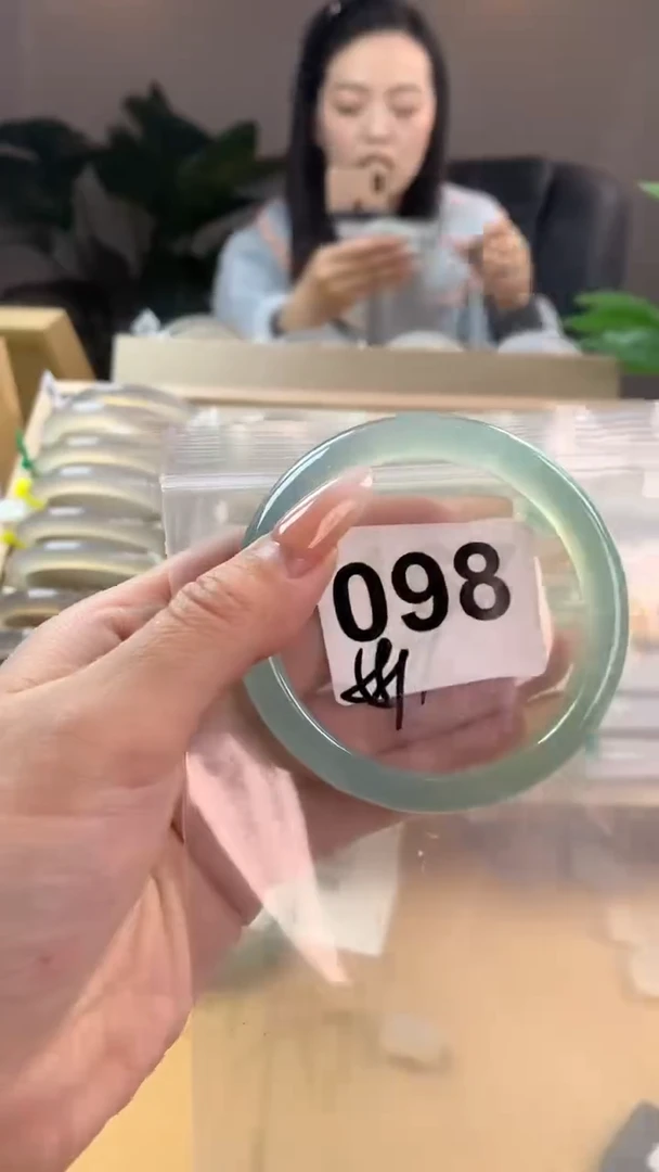 【闪购商品】玛瑙/玉髓手镯未镶嵌098