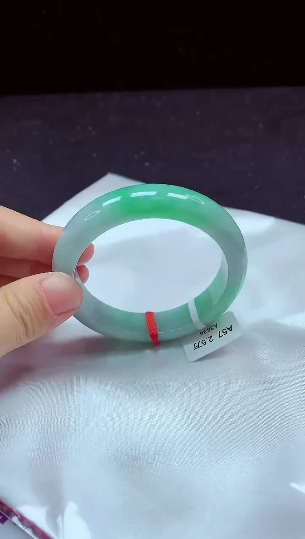 【闪购商品】翡翠手镯未镶嵌镯子57+