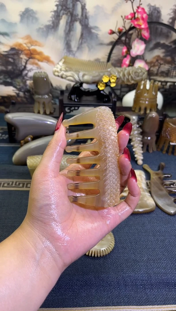 云南老白水钻面水滴梳