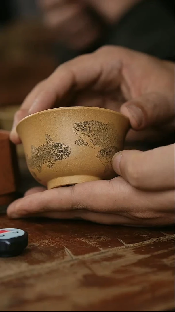 茶壶紫砂奕如-黄段泥-鱼乐