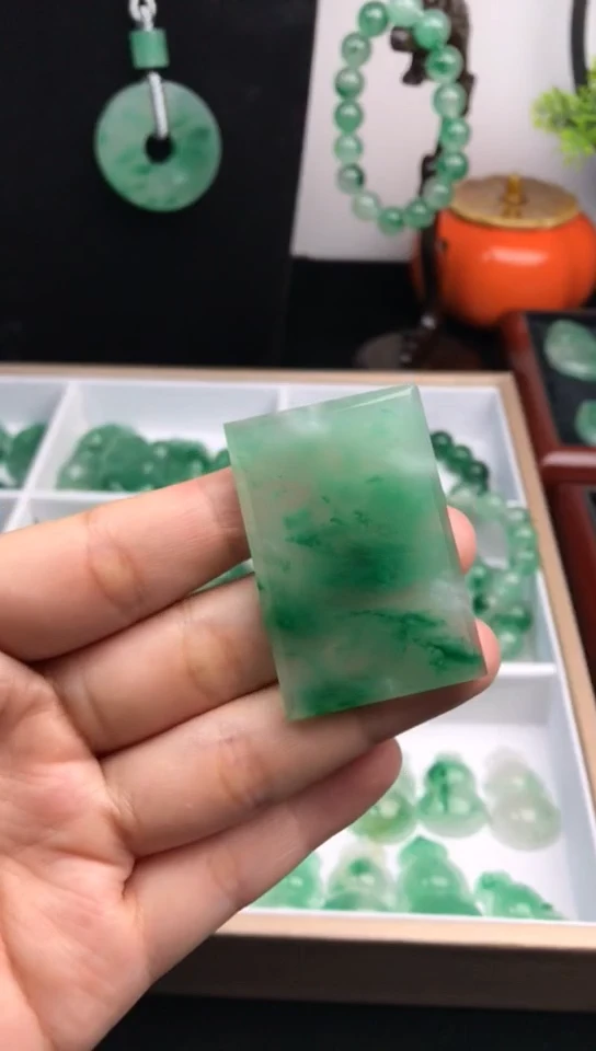 未镶嵌吊坠石英质玉（非洲翠）非洲翠