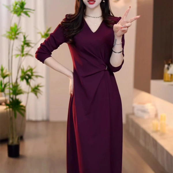 2025早秋新款纯色V领显瘦气质修身七分袖中长款连衣裙女洋气减龄