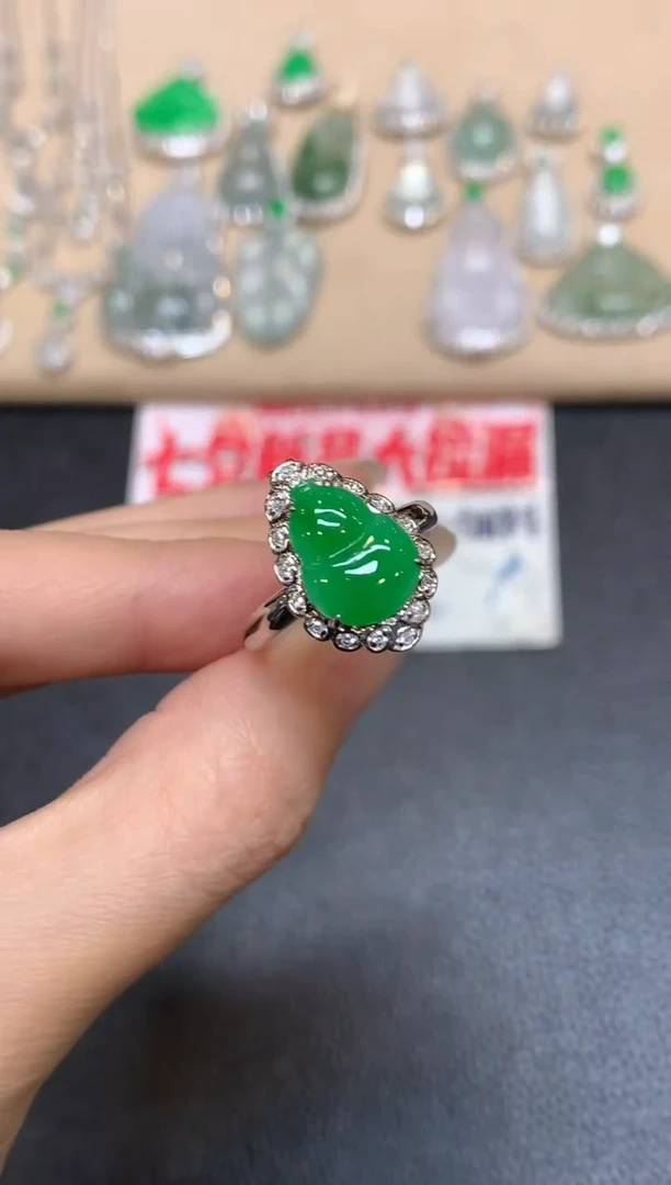 18K金镶嵌戒指翡翠葫芦【无服务费两用款