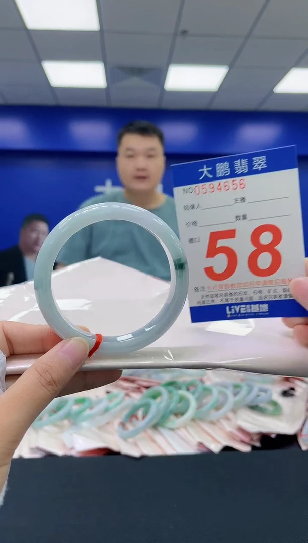 翡翠手镯未镶嵌AAAAAAAA