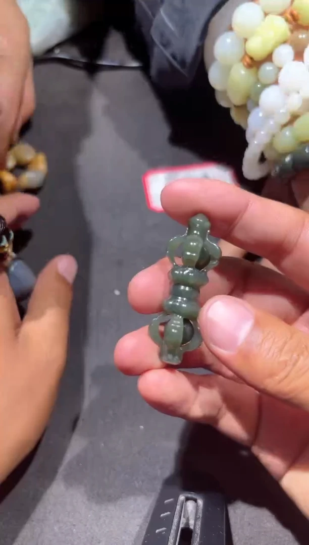 未镶嵌和田玉挂件和田玉