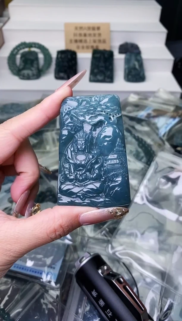 颈饰未镶嵌翡翠