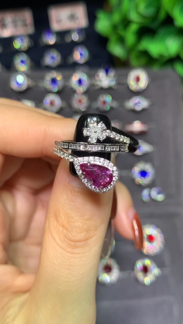 戒指彩色蓝宝石18K金镶嵌1.55CT