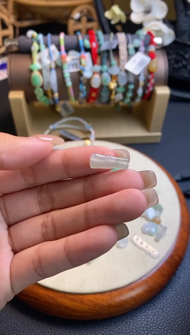 颈饰未镶嵌翡翠净货15686