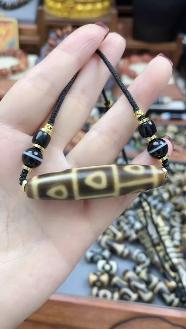 未镶嵌珠珠玛瑙/玉髓牙黄佛心九眼