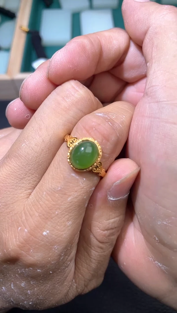 未镶嵌戒指和田玉戒指