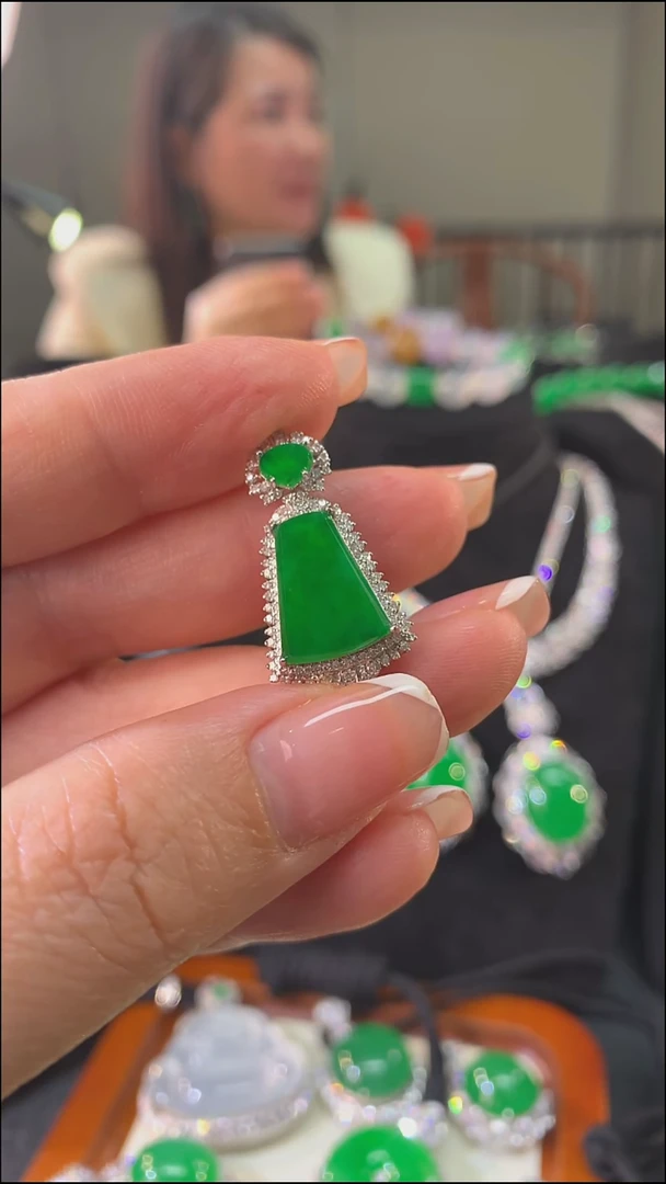 吊坠(不含链)18K金镶嵌翡翠吊坠