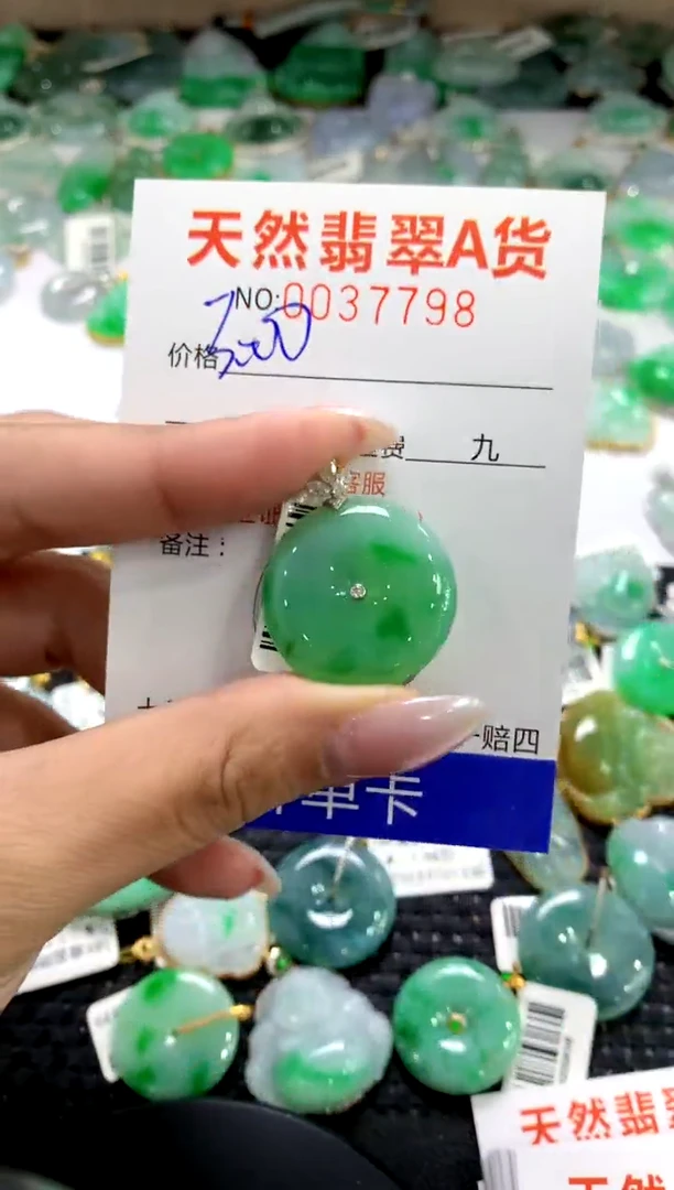 颈饰18K金镶嵌翡翠1111111111111111